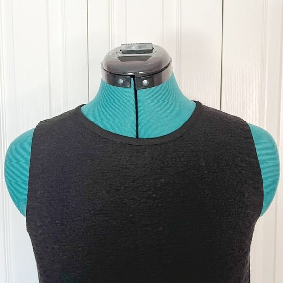 Vince Black Sleeveless Lightweight Textured Fully Lined Career Casual Blouse - Picture 3 of 9